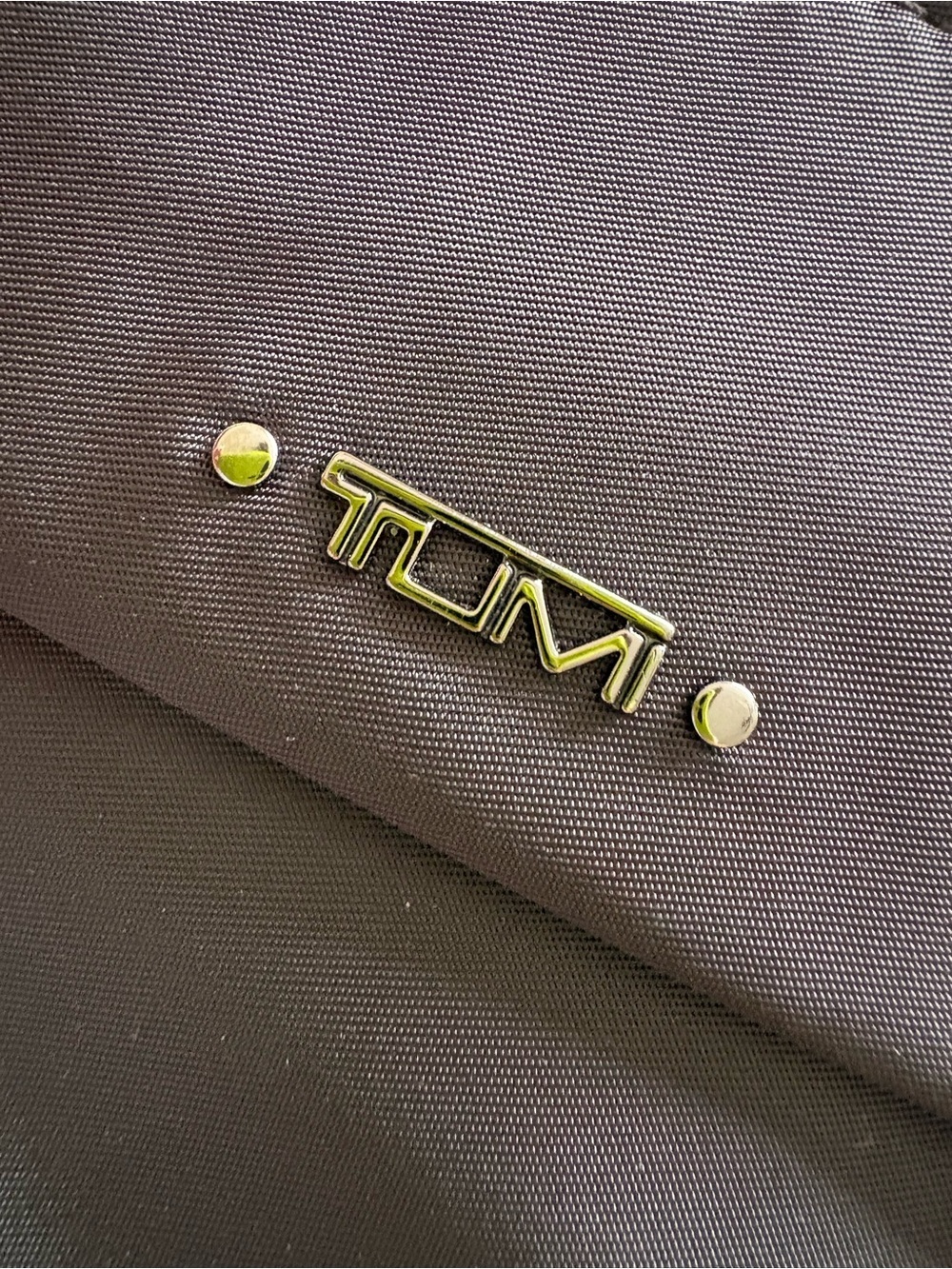 TUMI Voyageur "Juno" Slim Minimalist Black Nylon Hip Bag/Fanny Pack - Picture 5 of 8